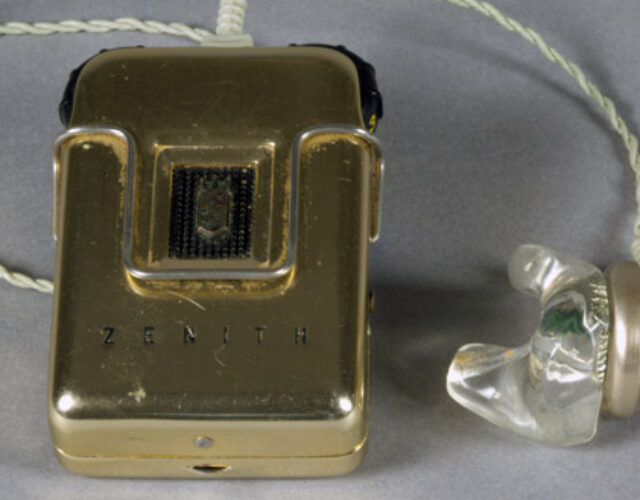 Zenith Royal M transistor hearing aid