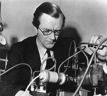 Maurice Wilkins with X-ray crystallographic equipment about 1954.