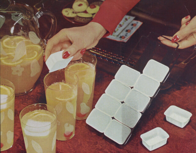 1942 magazine ad showing a female hand placing ice cubes in drinks